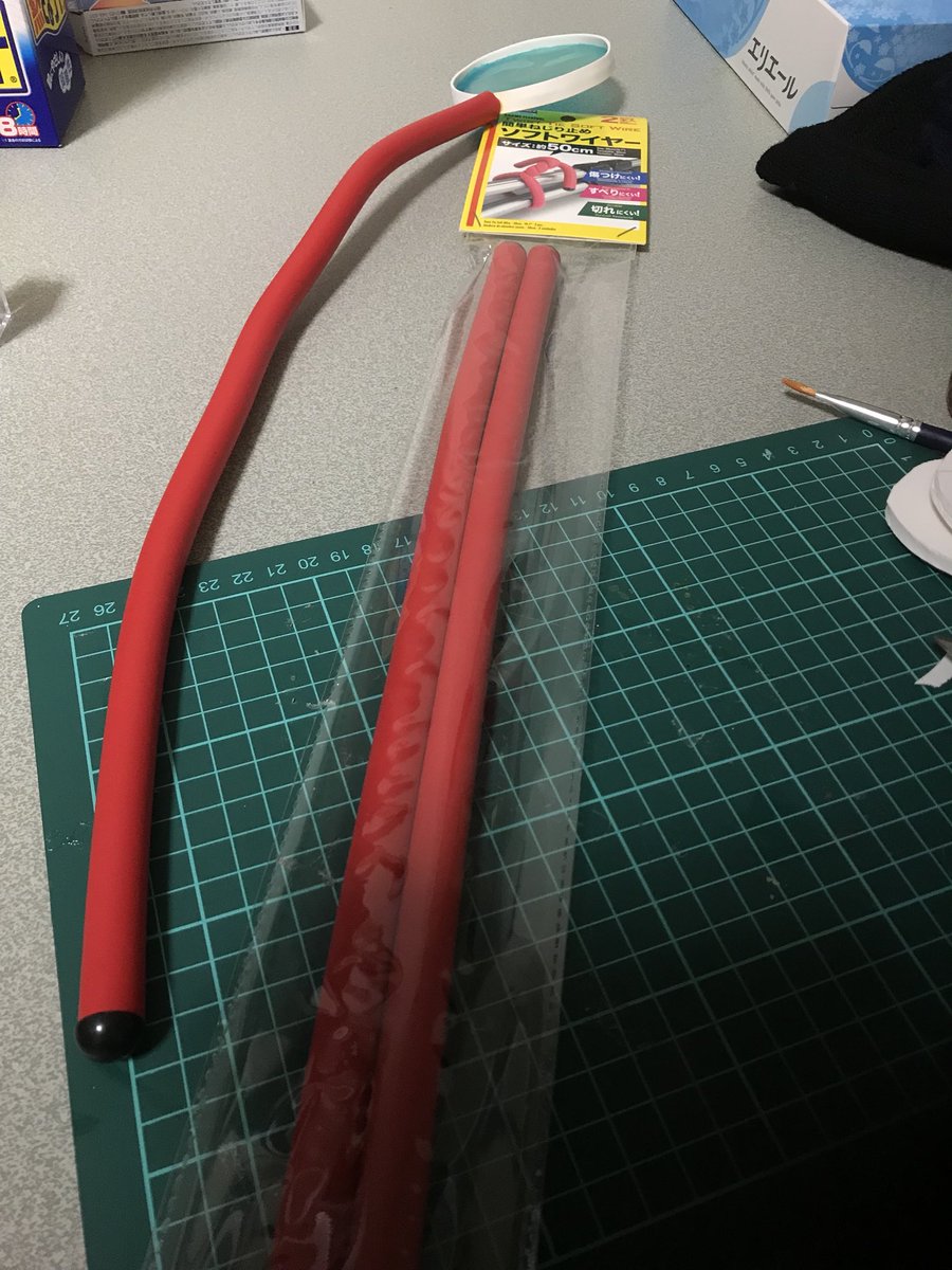 ひぐち בטוויטר なぜ早く買いに行かなかったんだろう ダイソーのソフトワイヤー Gボンでくっつくし 中身針金だからペンチで長さ調節もできる ホームズの背中のスコープこれで作れるわ ダイソー様様だよ