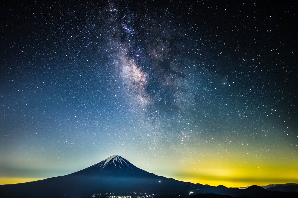 sirosia's tweet photo. #2017年自分が選ぶ今年の4枚
#東京カメラ部 

1.神奈川県　夜光虫と天の川
2.埼玉県　　武甲山と芝桜
3.山梨県　　富士山と天の川
4.東京都　　線路と夕焼け

今年は、撮影でも夜光虫を撮影できるなど写真活動でも幸運に恵まれました。さらに、7月に子供も生まれ、充実した1年でした。 https://t.co/0xDSM5GDsr