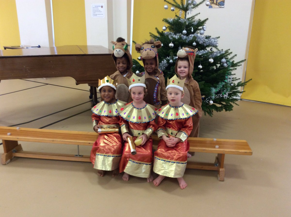 AdamsrillRn's tweet photo. Nativity play cast. https://t.co/fz3rTffbR8