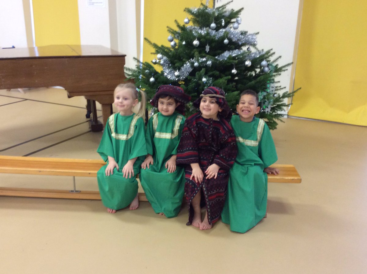 AdamsrillRn's tweet photo. Nativity play cast. https://t.co/fz3rTffbR8