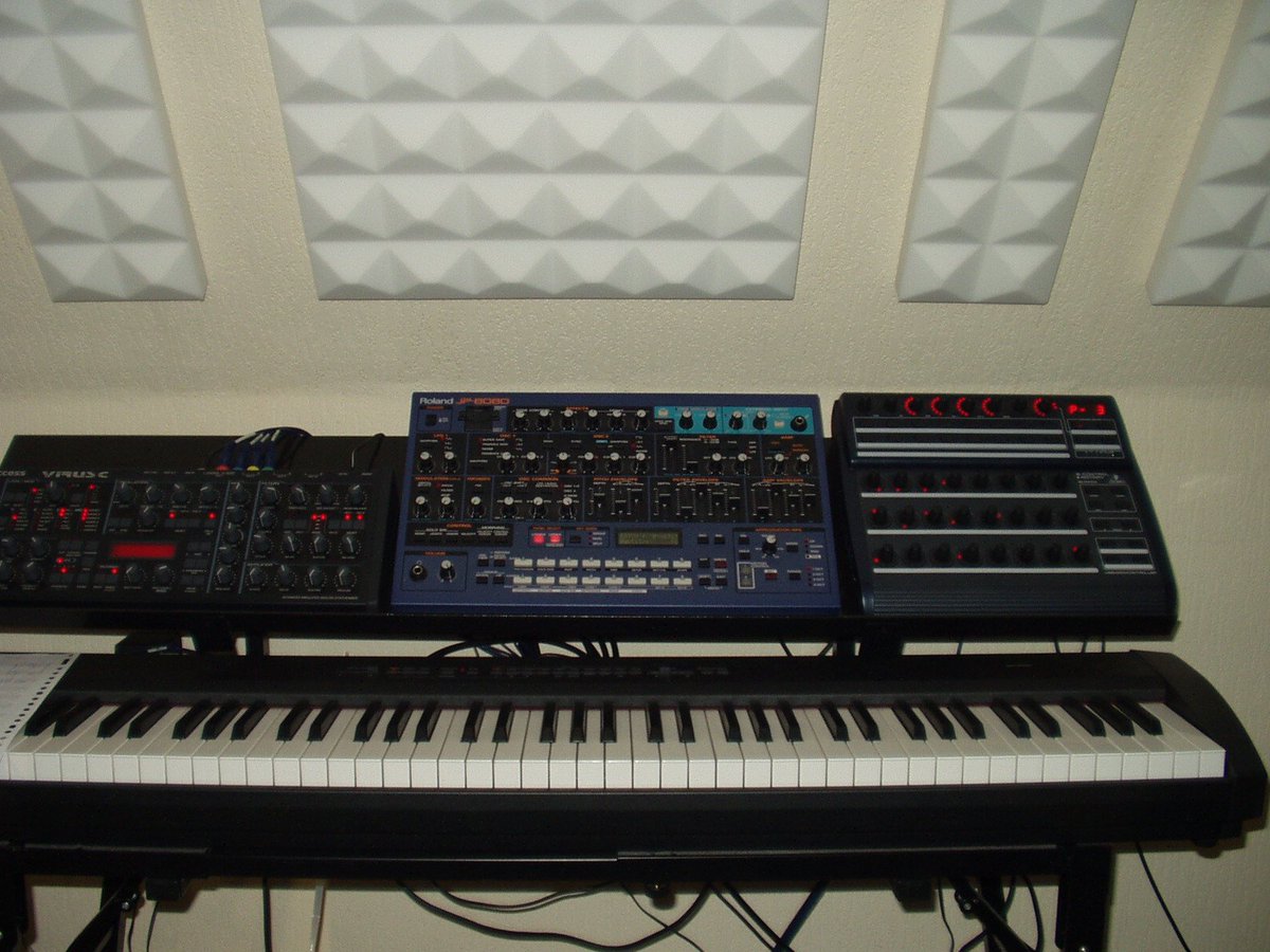 basvanplaten's tweet photo. Flashback.... My studio 10 years ago #TR909 #JP8080  #AccessVirus #TCElectronic #Lexicon #Focusrite #Novation #gearfreaks https://t.co/9raQWb1uUD
