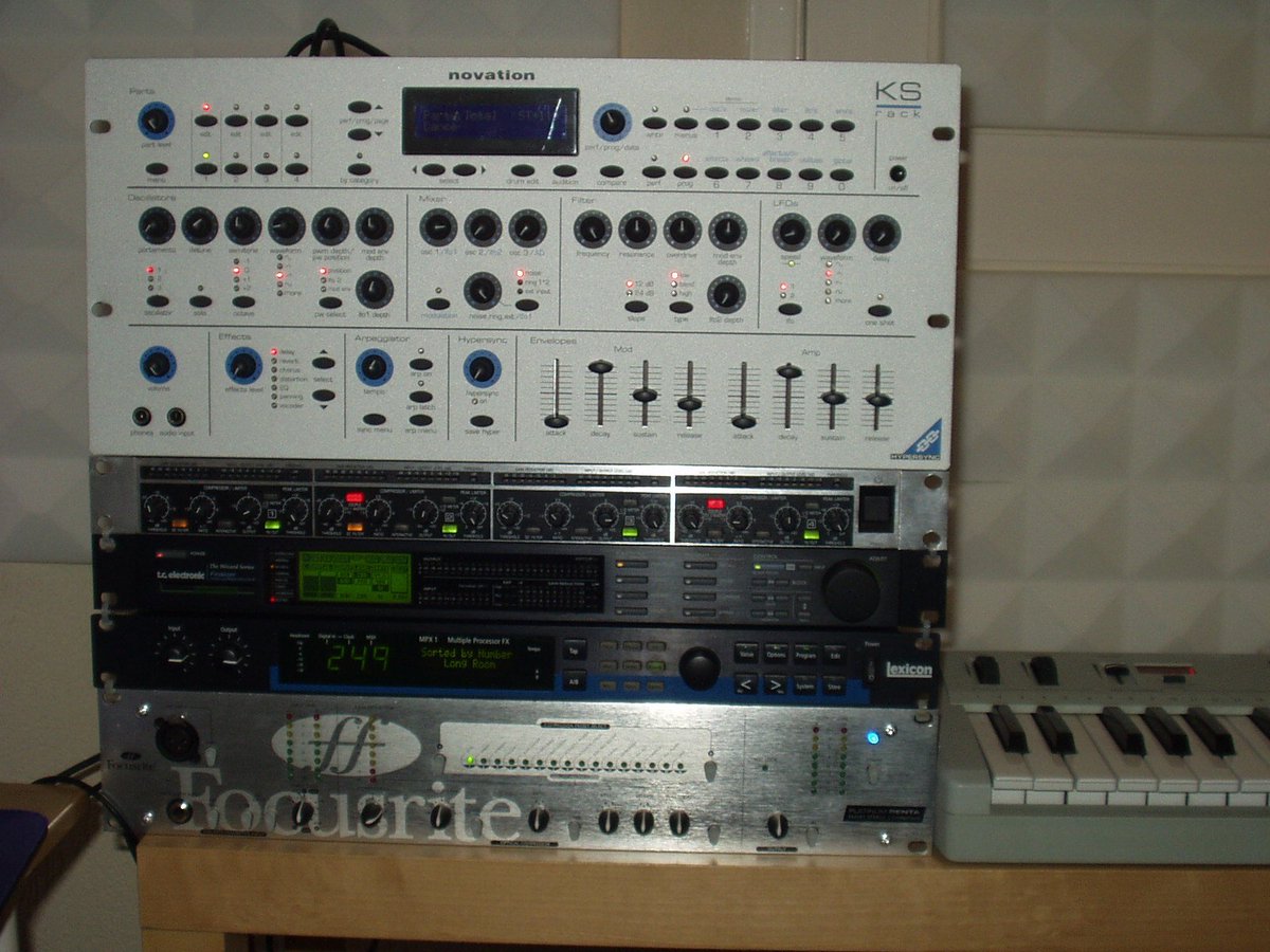 basvanplaten's tweet photo. Flashback.... My studio 10 years ago #TR909 #JP8080  #AccessVirus #TCElectronic #Lexicon #Focusrite #Novation #gearfreaks https://t.co/9raQWb1uUD