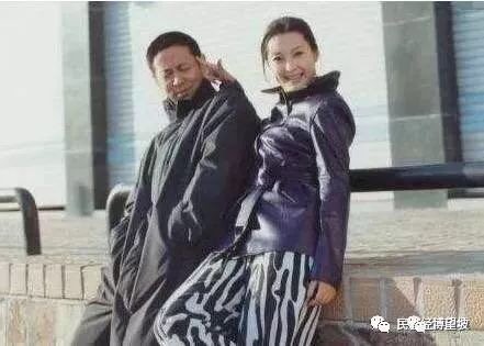 我从来不会为一个名星发贴，但袁立在我眼里是一位公益志愿者。所以当她有难时我会挺她👍。用陈道明的话说：她是一个挺纯粹的人。这也是最好的评价。