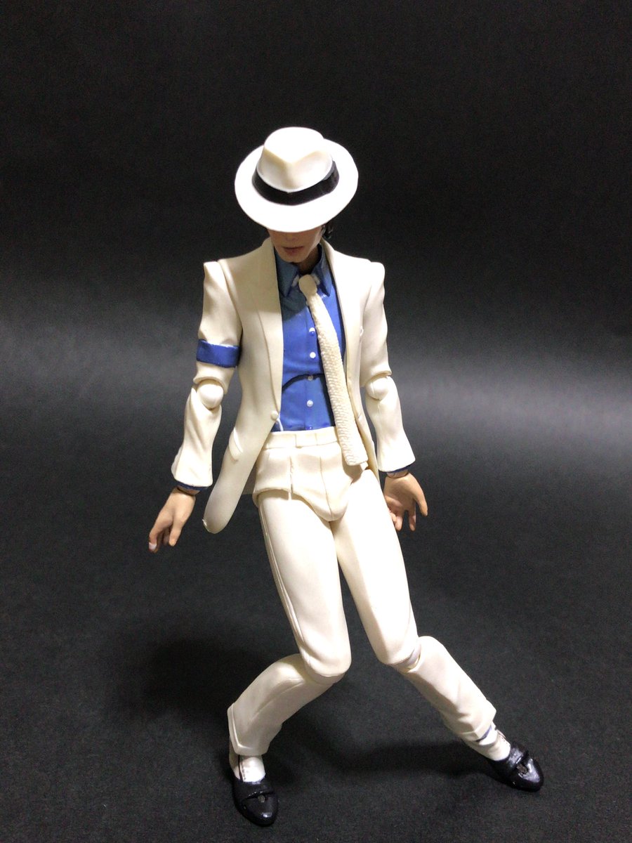 のぶたん 動画を細かく観てると マイケル ジャクソンは 内股からガニ股と瞬時にステップ踏んでたりするんですね 全神経と手の先から足の先まで 筋肉を使った 独創的なステップは今見ても色褪せませんね レイカルも一緒に レッダーンッ のぶたん 動画を細かく観てると マイケル ジャクソンは 内股からガニ股と瞬時にステップ踏んでたりするんですね 全神経と手の先から足の先まで 筋肉を使った 独創的なステップは今見ても色褪せませんね レイカルも一緒に レッダーンッ