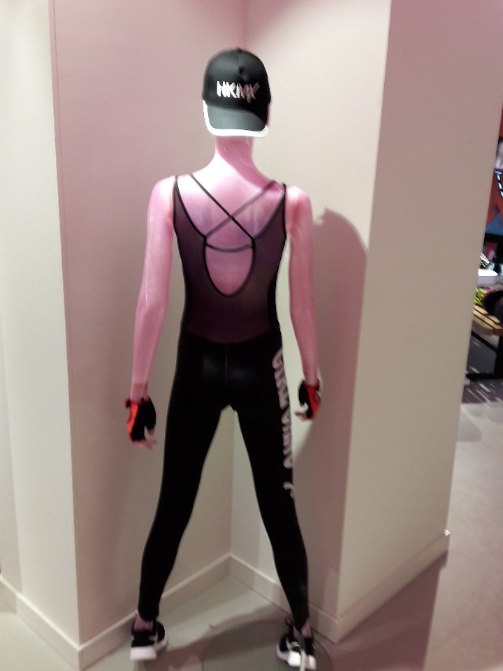 HKMX sonst nix 🤗....kauft noch die Woche eure Geschenke...2 Teile für 40 Euro! Sandra wartet und berät euch gerne😎