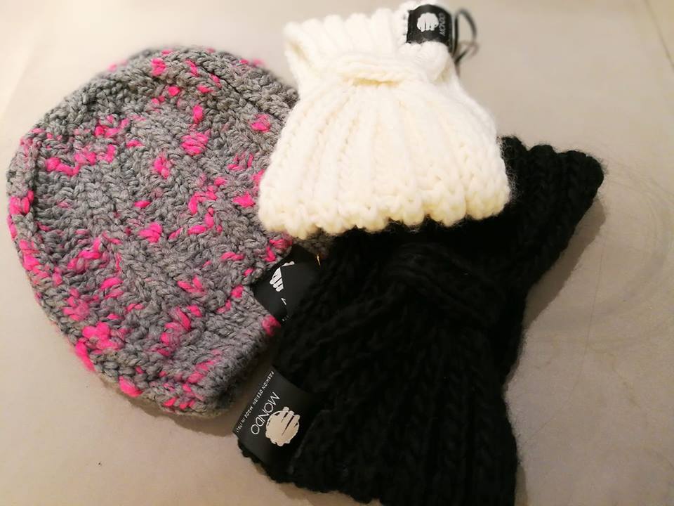 MondoVertice's tweet photo. 💋 IDEE REGALO 💋
 Cappellino Pink&amp;Grey 38€
 Fascia Black 15€
 Fascia White 15€
 #cheapischic #allaboutfashion #Christmas https://t.co/veCtbMf3NI