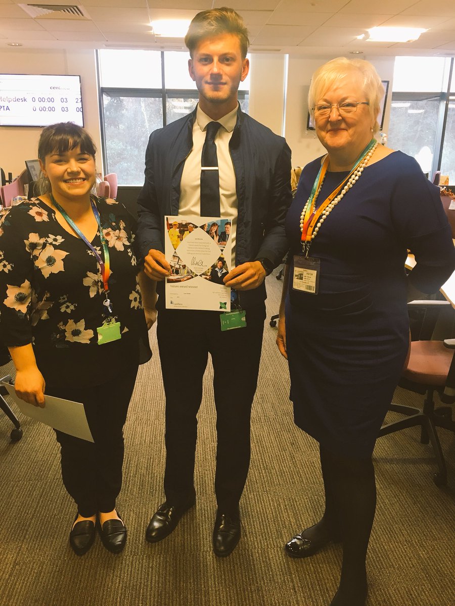 DMCold's tweet image. Absolutely fantastic to have Janet Dawson, our Chief HR Officer, sharing #ValuesAwards in our @Carillionplc Customer Experience Centre!  Well done guys. #WeAchieveTogether