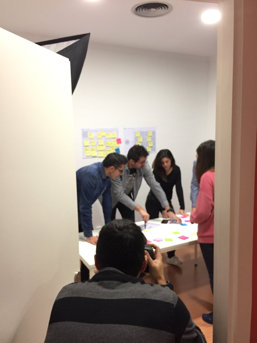 Interactius_UX's tweet photo. ¡Esta mañana hemos tenido otra sesión fotográfica con @raulmelladofoto! Como siempre, ¡un placer trabajar contigo! :) #Interacteam https://t.co/obIbYFFqbY