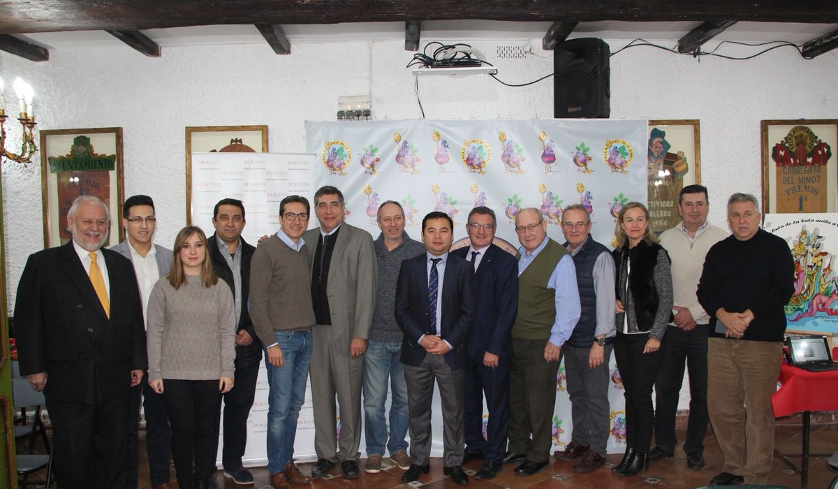 Silk_Channel's tweet photo. La Falla Peu de la Creu y @SilkSpainTravel reúnen al sector profesional turístico, falleros, administración y vecinos de Velluters en torno a 'La Ruta de la Seda arriba a València' https://t.co/r627qr0sHP