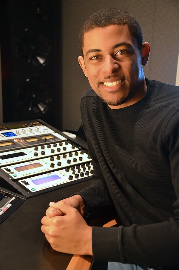 airgigs's tweet photo. Find out what 3 tracks Mastering Engineer Jeremy Lubsey can't live without. They're his essential "ear warm-up" no matter what kind of music he's working on! https://t.co/UaudEJN07l @sonicscoop #mastering #referencetracks #earwarmup https://t.co/yRiFCRX5Ng
