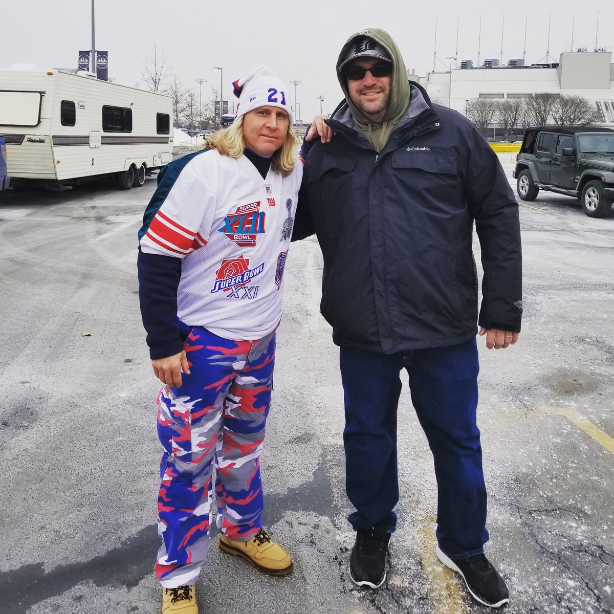 LicensePlateGuy's tweet photo. Great hanging with this guy on Sunday....a true GIANT champion. It was a pleasure rooting for him all those years but becoming friends is even better.
#giants #giantspride #69 #Seubert https://t.co/QQE8mBMXYR
