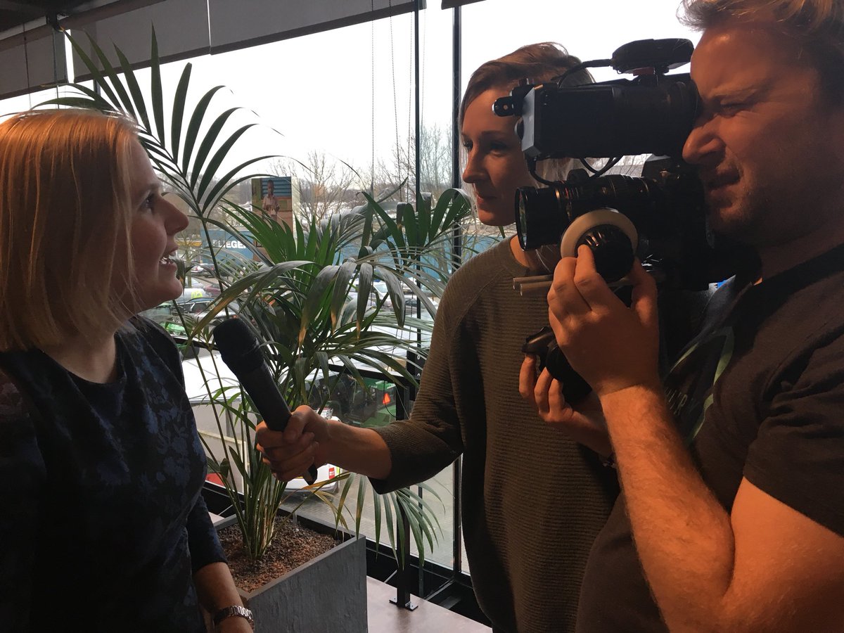 seriousambt's tweet photo. Wauw!! @PuckvanTilburg wordt door @3FM gefilmd voor een item over @seriousambt!! #7eSA ^MS https://t.co/2Rymh8YpP4