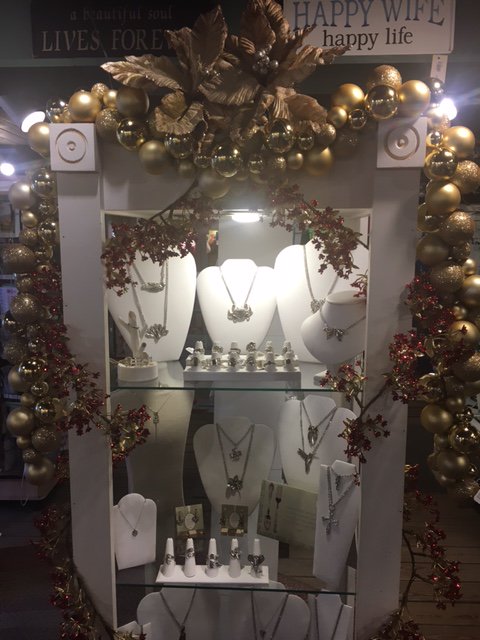 Schoolhousearth's tweet photo. Don’t miss out on our beautiful jewelry! #necklaces #bracelets #rings https://t.co/tOFbZfMDcc