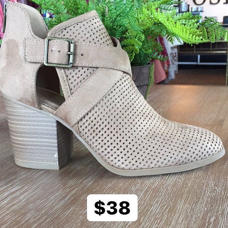 fandrboutique's tweet photo. Step into Christmas in these new booties! Shop today 10-6! Guys shop 6-8! #downtowngriffin  #shoe #Christmas https://t.co/qexqkTJj4D https://t.co/9bkzbfhMyO
