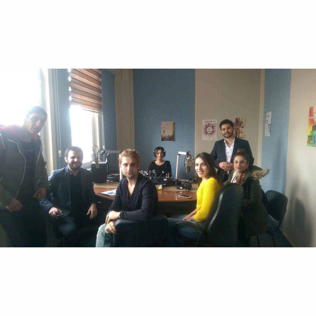 cu_radyo's tweet photo. Sosyal Medyanın Toplumsal Hareketler Üzerindeki Etkisi konulu münazarayı fakültemiz öğrencileri kazandı ve biz de onları #CuRadyo ya konuk ettik ! 😎
📻Fm:98.6
🌎https://t.co/xraQgCkbQm https://t.co/FHLKpj6lK7