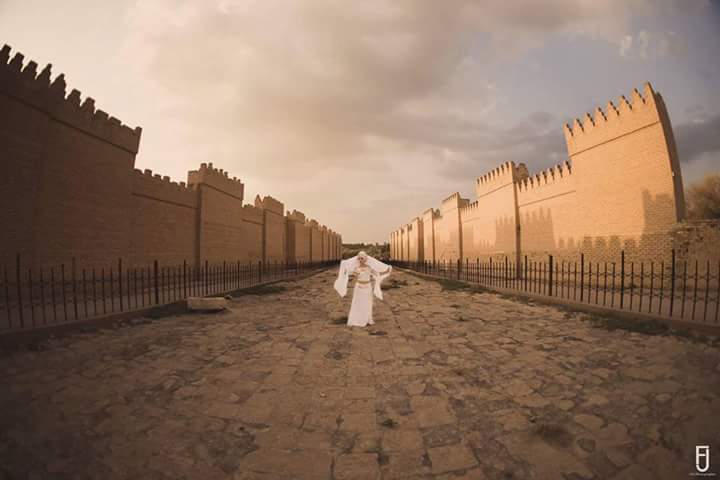 الصور من مدينة بابل الأثرية لامرأة ترتدي الزي البابلي . .

- تصوير فاروق الجمل 
#iraqesque