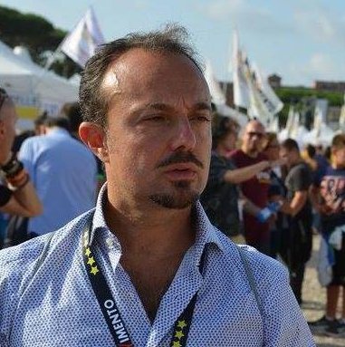 M5SCampaniaNews's tweet photo. #M5S Sergio Puglia : "Continueremo le nostre battaglie !
#RCautoEQUA rinascerà con un Governo 5 Stelle !
La #Boschi ? Deve dimettersi" .
https://t.co/wZiKNKkdwz https://t.co/v1WG55KCYH