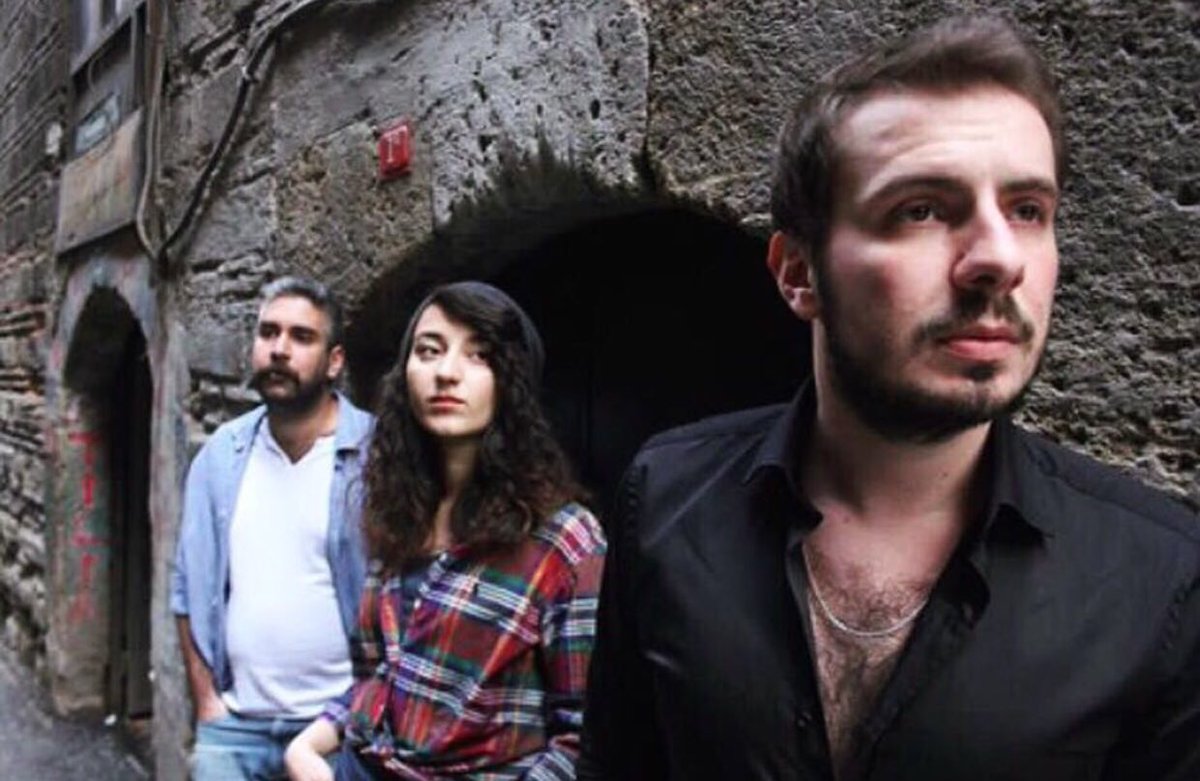 "Yaşamak mı Zor; Çince mi?"
Mekan Artı
22 Aralık Cuma
Biletler biletix ve gişemizde
0216 545 73 76
0542 213 60 50