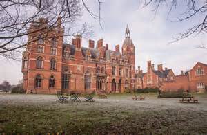 The Hall is looking beautiful in the frosty weather! Great for walks around the grounds, and why not book afternoon tea while you’re here? Contact us on 01636 980000 to book ❄️