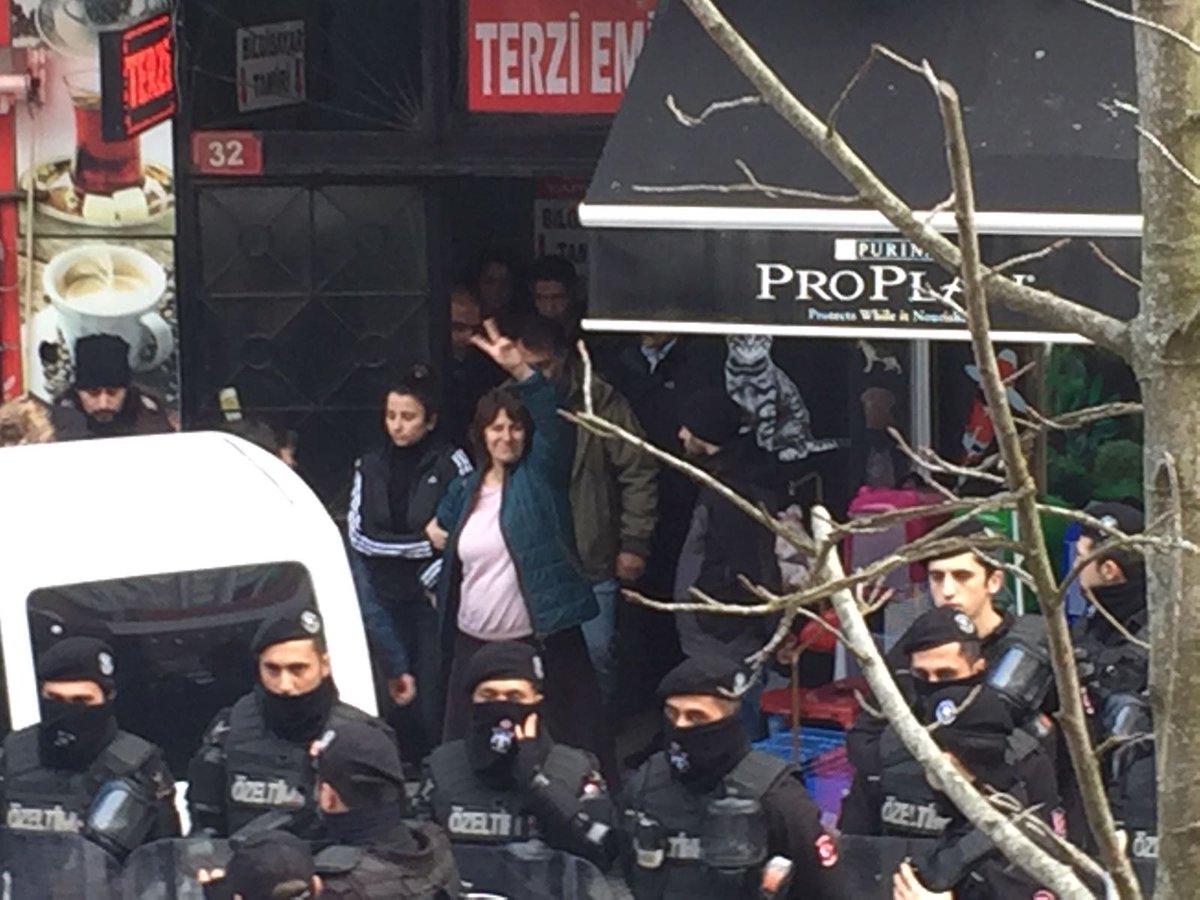 sonerkkarabulut's tweet photo. Bu sabah HDP Kadıköy örgütüne yapılan operasyonda  İlçe Eş Başkanı Gül Demir gözaltına alındı. https://t.co/F7fMnEheki