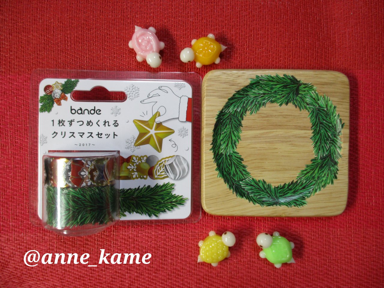 ট ইট র あんころかめ フェイクスイーツカメさんと置き型クリスマスリース マステ Bande Nico と木製コースターを組み合わせて 置くタイプの クリスマスリース を作ってみました 飾りを自由に配置できて 収納する際もかさばらないので便利です