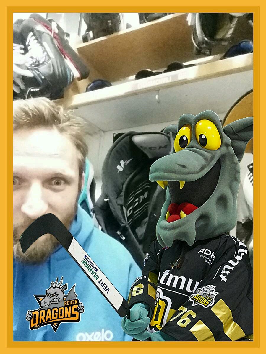 DragonsdeRouen's tweet photo. NOUVEAU SELFIE !
Comme Chad Langlais et Benjamin Antonietti, vous avez été nombreux à profiter des "Selfies Dragons" !
Rendez-vous sur l'application Rouen Dragons 📱(Apple et Android) et découvrez le nouveau cadre à votre disposition !
Souriez... 😁 Partagez 🤗 !
#GoSelfie https://t.co/O1j6d3Qc4i