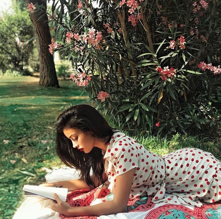 cammybcy's tweet photo. Do you see this beautiful piece of artwork right here, this stunning princess? She's all mine. She's my everything. I love this girl with all of my heart and nothing will change that🌹💕 https://t.co/nSwXTWEGVY