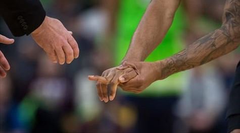 PHNX_Suns's tweet photo. OUCH #TylerUlis https://t.co/GJ8ZMy45kJ
