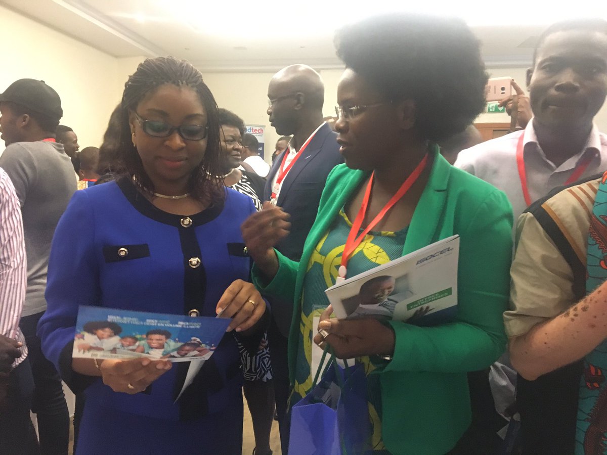 La Ministre de l'économie numérique  <a href="/AurelieASZ/">Aurelie I. ADAM SOULE ZOUMAROU</a> visite le stand de @isocelofficiel au #Senum2017 #Isocel #InternetPourTous #wasexo #team229 #Bénin