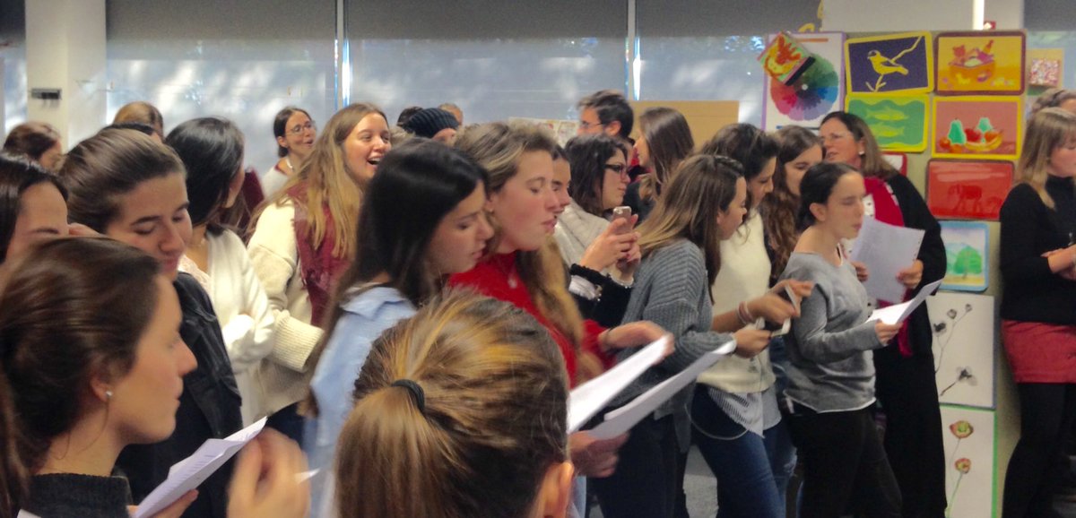MariaDomingo's tweet photo. Cantant Nadales tot gaudint Alumnat i Professorat @EducacioUIC 
@UICbarcelona  @cvfluri @pblu_ray @pfornies @mireiagarciadomin @lauschz @angelatgn97 @elenuskicl25 @mariamartipuig @cecimeflo @Jchiri99Joan @MaviMaestre @mariapujolvalls @marionagraell @EJLBCN https://t.co/VwcYWih1bY