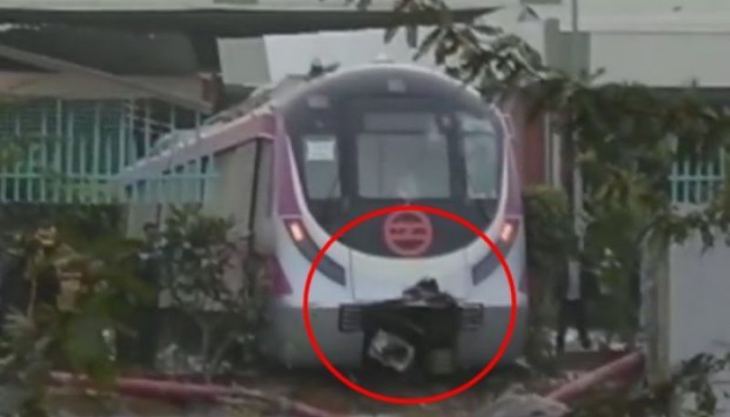 inhnewsindia's tweet image. #Delhi : #driverlessmetro ट्रेन दीवार तोड़कर बाहर निकली @RailMinIndia @PiyushGoyalOffc 
buff.ly/2oJYqIh