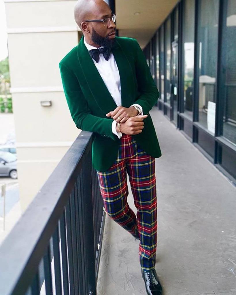 munaluchiBride's tweet photo. Good morning! #dailydoseofdapper | #Repost @mytailorme
・・・
With the holidays right around corner, our velvet and tartan combination never looked better.
Contact us to schedule your appointment. #mytailorme .
.
.
.
#plaid #tux #velvet #holidays #besp… https://t.co/p1vvjZZfcj https://t.co/AQ5NNbq4sC