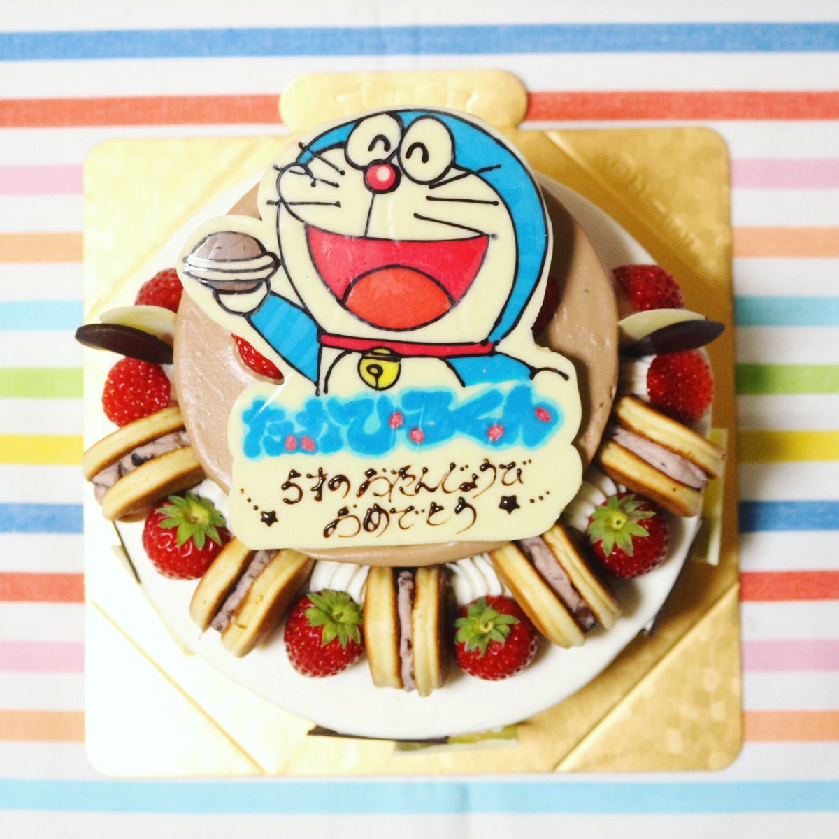 マカロンさん 応援ありがとう ドラえもんのチョコイラストケーキです 周りにはどら焼きをトッピングしてます 完全に ドラえもんケーキ ドラえもん Doraemon キャラデコ チョコプレート ショートケーキ どら焼き お菓子教室 ホールケーキ