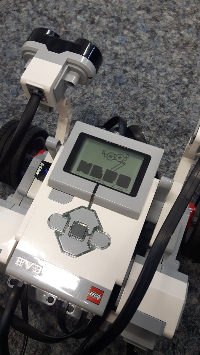 Wusstet ihr’s schon? Das #OpenRoberta Lab unterstützt inzwischen leJOS 0.9.1 auf dem <a href="/LEGO_Group/">LEGO</a> #Mindstorms EV3 Roboter! Cooles Gimmick dabei: Der Startbildschirm erstrahlt im neuen Design 😉 Alle Infos im Wiki: jira.iais.fraunhofer.de/wiki/display/O…