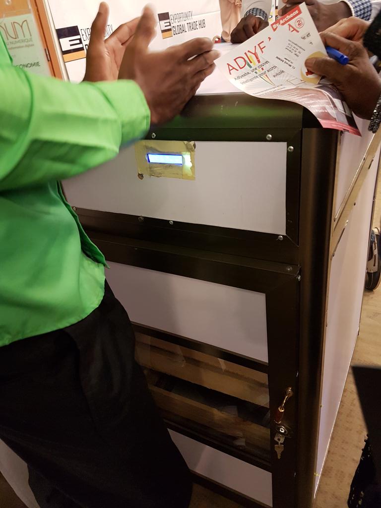 La couveuse connectée <a href="/adiyeaba/">Adiyeaba</a> à la salle d'exposition technologique  du forum national de l'économie numérique 
#SENUM2017 
#beninnumerique 
#FNEN2017