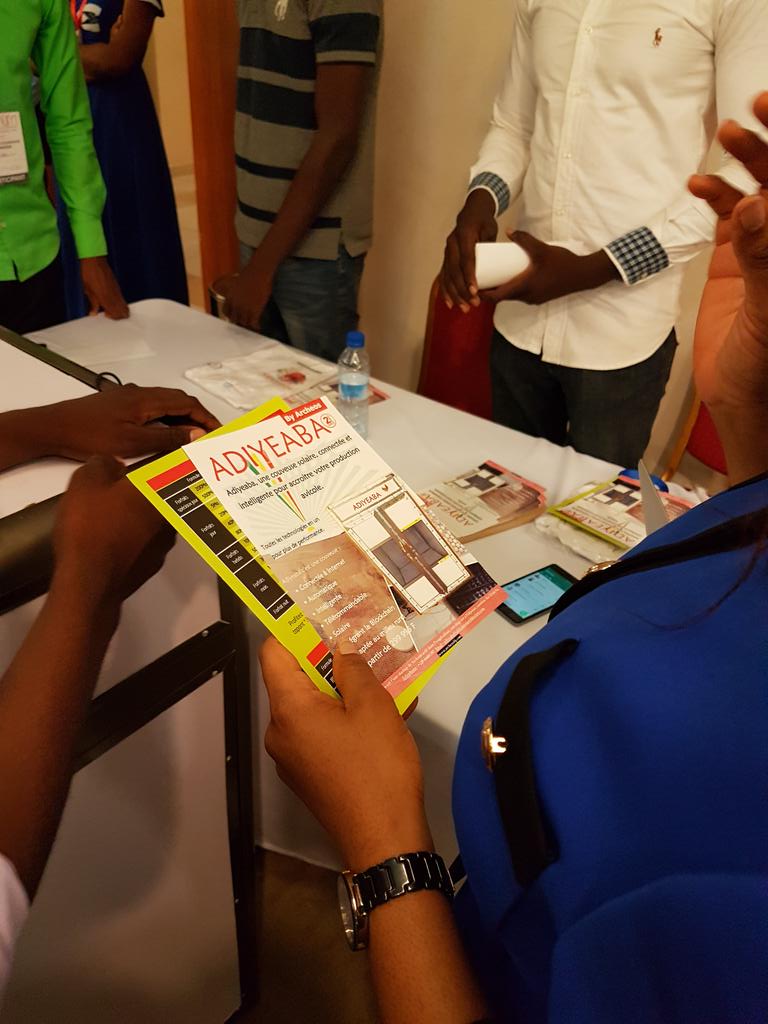 AurelieASZ's tweet photo. La couveuse connectée @adiyeaba à la salle d'exposition technologique  du forum national de l'économie numérique 
#SENUM2017 
#beninnumerique 
#FNEN2017 https://t.co/uJlrK5D6xI