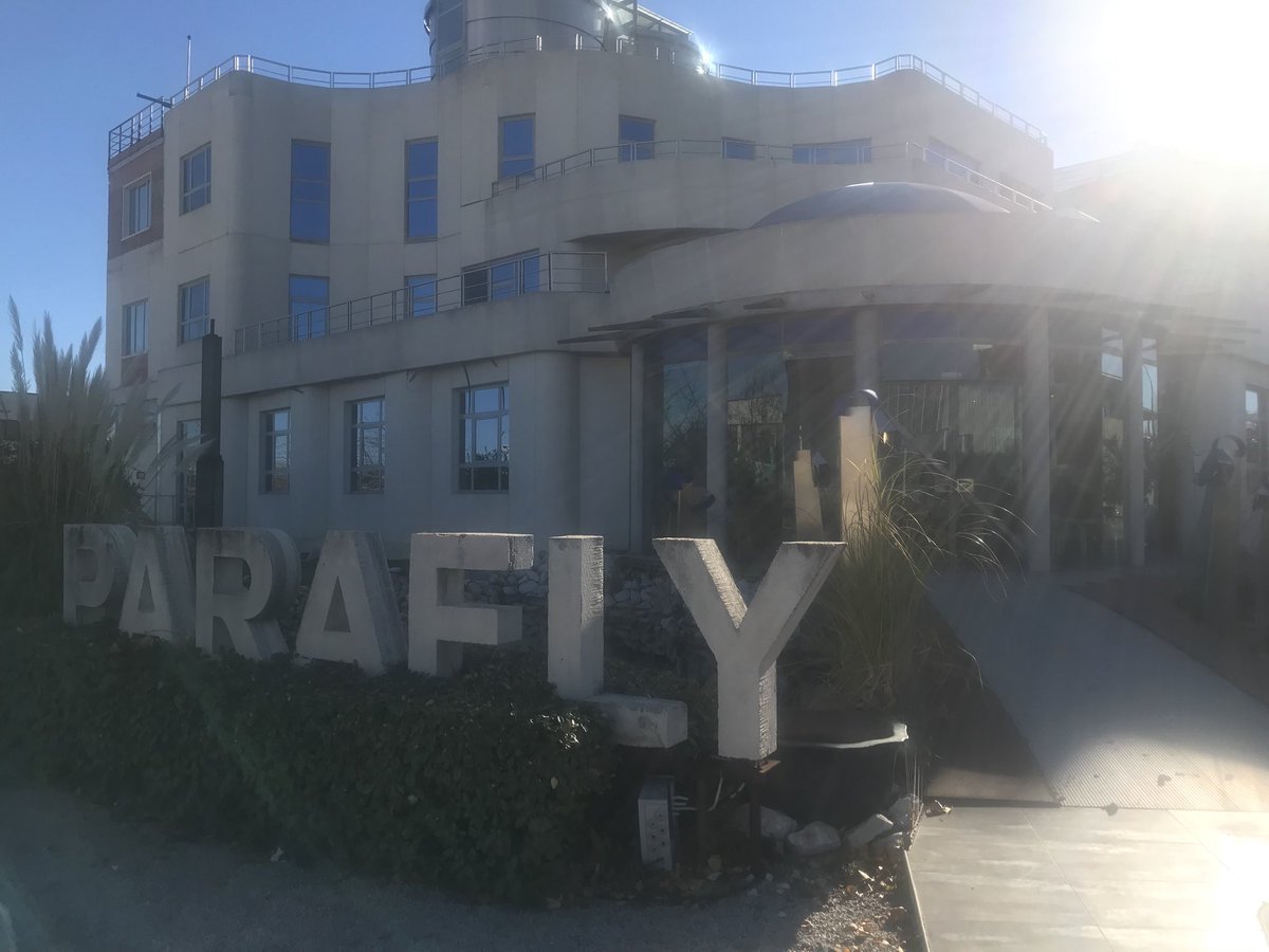 jmorenogarcia's tweet photo. Hoy he tenido la oportunidad de conocer dos empresas de #TresCantos PARAFLY, diseño, fabricación de paracaídas, protección balística y equipamiento militar y policial. En Tres Cantos desde 1992. VILLACASETAS, almacén material construcción con nosotros desde 1999. https://t.co/HmKO5j2MM9
