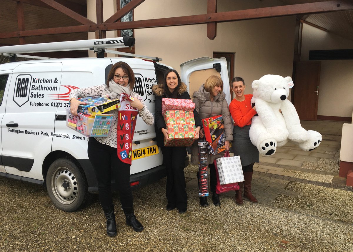 CHSW's tweet photo. Huge thanks to the staff & customers of @RGBArchie who've brought some early festive cheer to our #LittleBridgeHouse & #LittleHarbour hospices through the donation of more than 300 gifts for our children! Thank you! https://t.co/VbXJ6pHCS0
