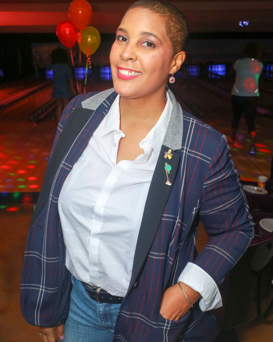 latoniamodels's tweet photo. Who's having fun at work... Me 😁 #plusmodel #curvygirlfashion #style #businesswoman #naturalhair #smile https://t.co/02ZV5sVB5d