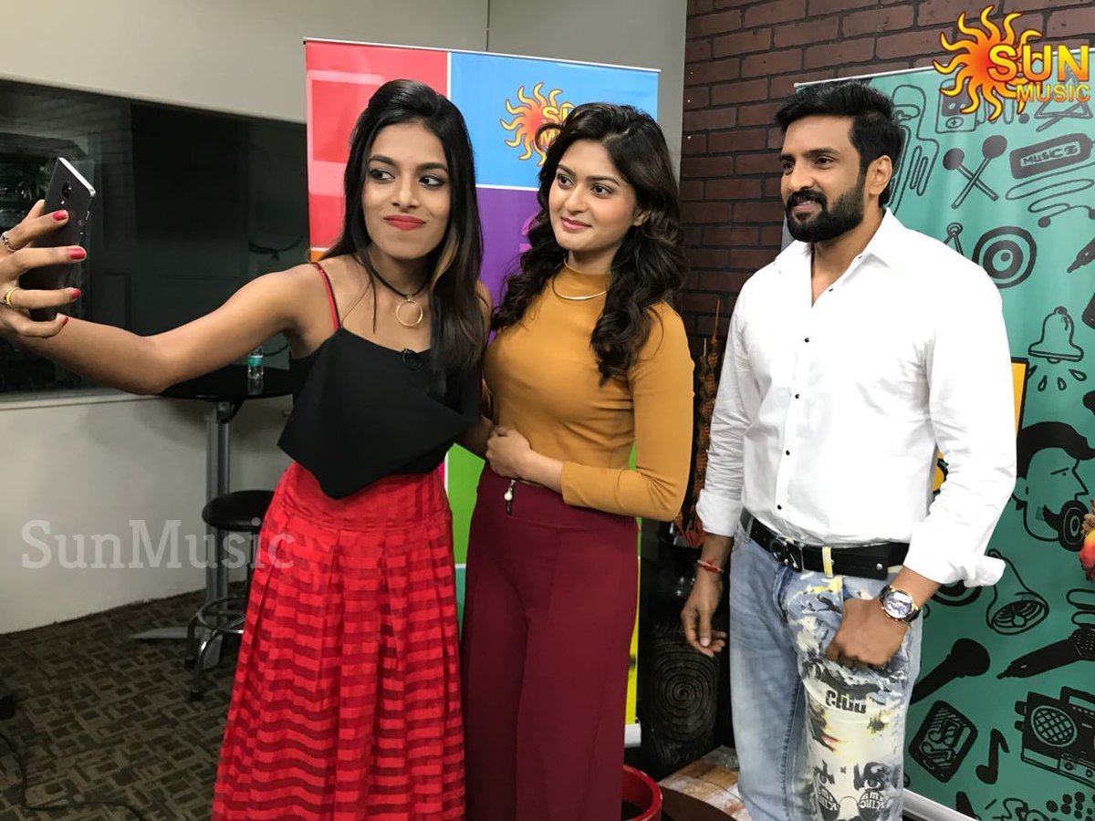 KollywoodCinima's tweet photo. #SakkaPoduPoduRaja Releasing this Friday

A STR Musical

#SPPR #3DaysForSPPR #Kollywudcinema

@iamsanthanam @I_am_Vaibhavi @sethuviscom @tridentarts16 @diamondbabu4 #Simbhu #STR @Actor_Vivek https://t.co/p8hpm2Z3zf
