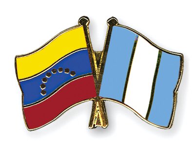 alejandrov70's tweet photo. Increíble como los venezolanos que están llegando a #Guatemala empiezan a emprender haciendo arepas, pintar casas, taxistas, mesoneros, etc. Ellos son ingenieros, abogados, profesores, licenciados, varios con maestrías, pero agradecidos de ser recibidos aquí. https://t.co/bggqFFDXFe