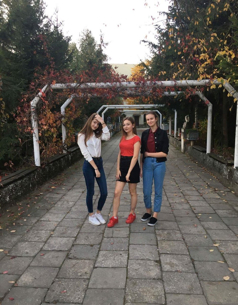 Karolin47663204's tweet photo. Listen to many, speak to a few. 🌻🌻 It's behind us. Let's enjoy the moment! #MyMentalHealthIn5Words #DayAndNight #friendsforlife #Moments #backcountry #HappyHolidays #Christmas #RememberMe #girlsinpower #girlspower https://t.co/Hcp3DEOHz7