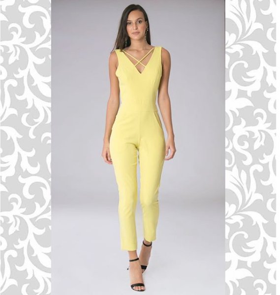 Shop126's tweet photo. E ai, já escolheu seu look de final de ano? Uma de nossas apostas é este macacão! Não deixe de passar em uma de nossas lojas físicas e conferir! Estamos te esperando em Niterói (Icaraí) e Rio de Janeiro (Tijuca e Barra da Tijuca) #shop126 #macacao #finaldeano #amarelo #look https://t.co/TCX689DKSL