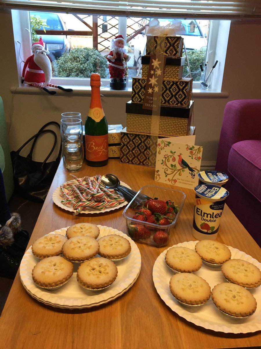 HaileyWarner17's tweet photo. This is what @FryersWalk1 staff meeting are all about 😍 thank you @Kerri2588 https://t.co/AOecR3g090