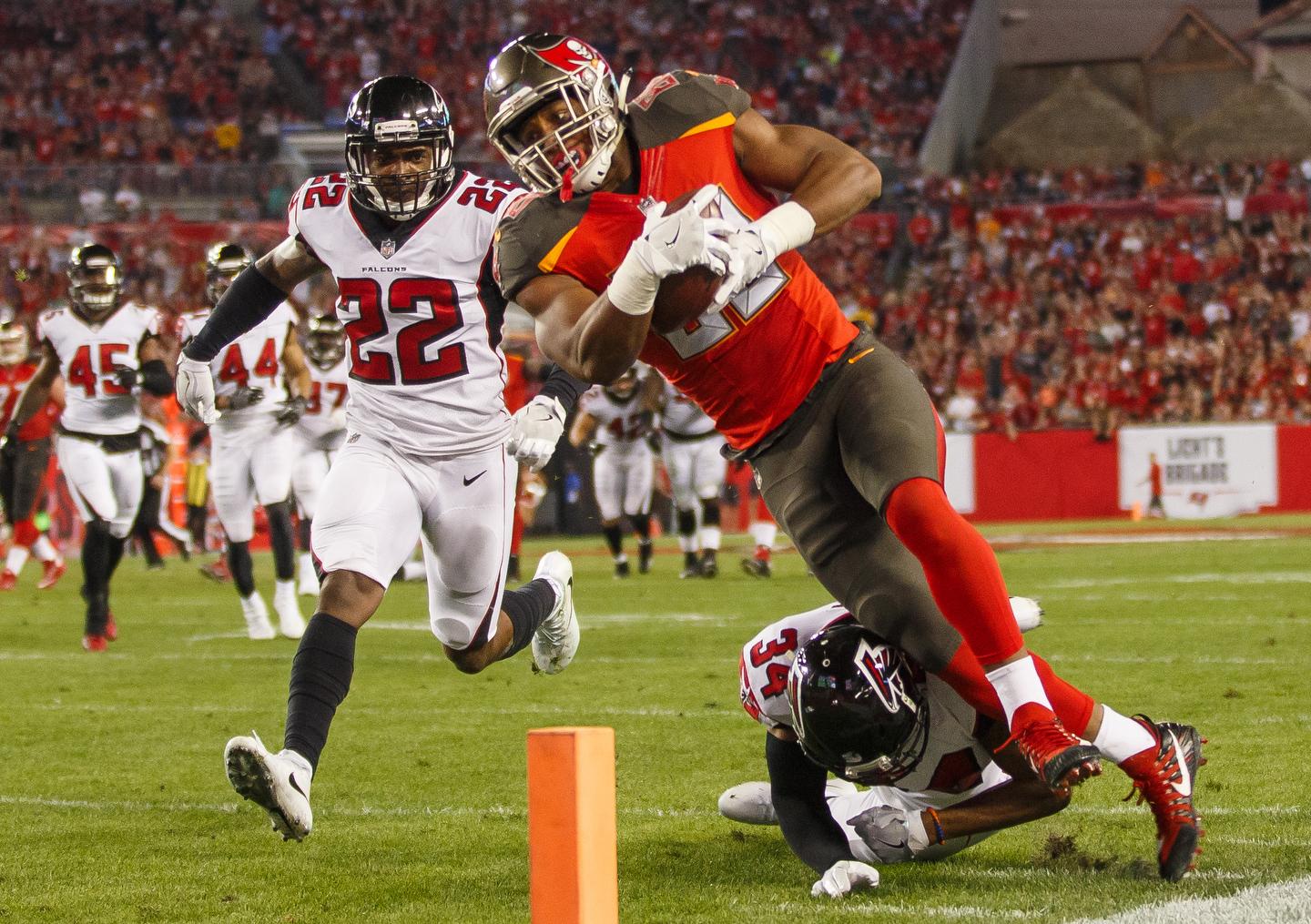 Tampa Bay Buccaneers on Twitter: "View photos from the #Bucs Week 15 matchup against the Falcons