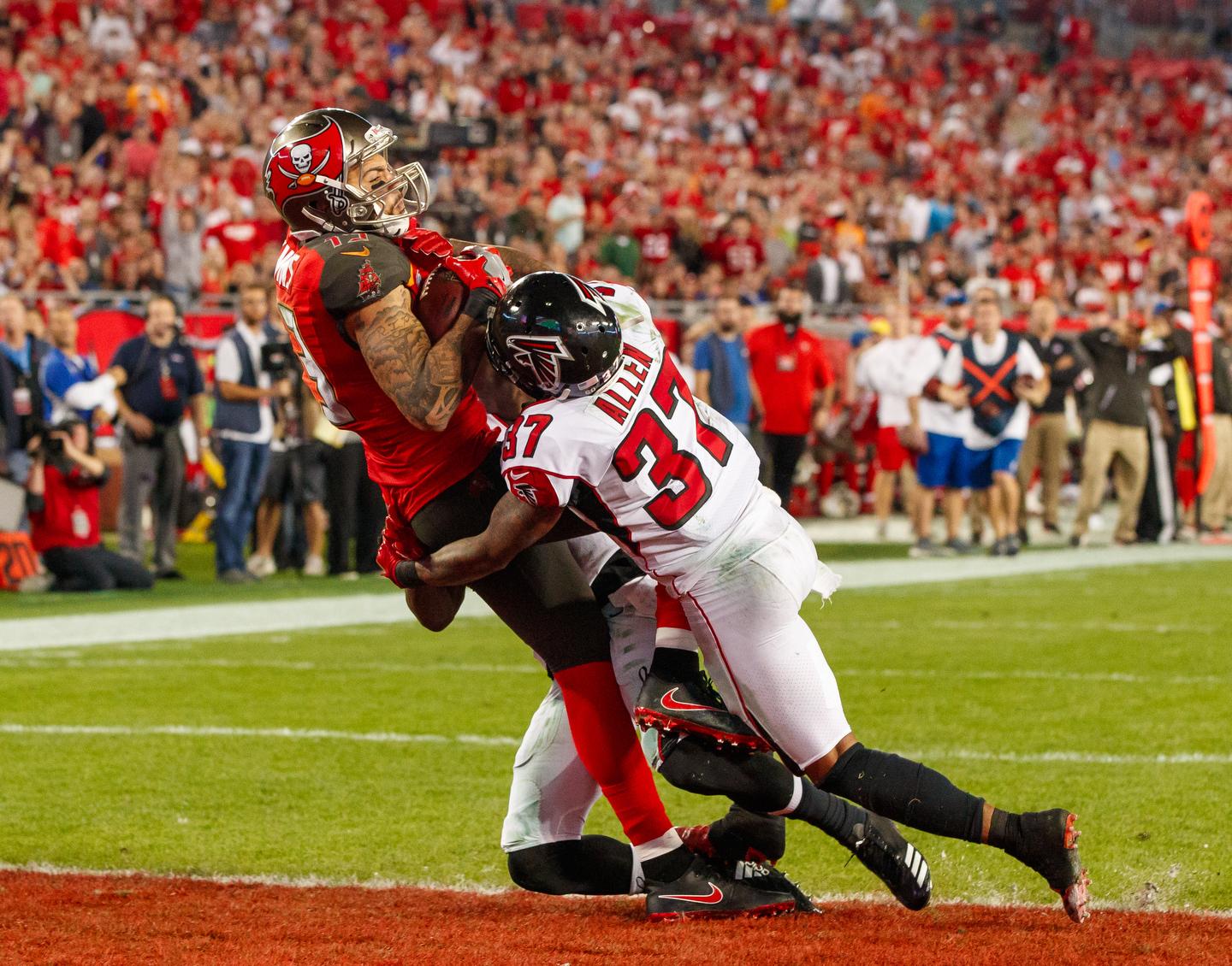 Tampa Bay Buccaneers on Twitter: "View photos from the #Bucs Week 15 matchup against the Falcons