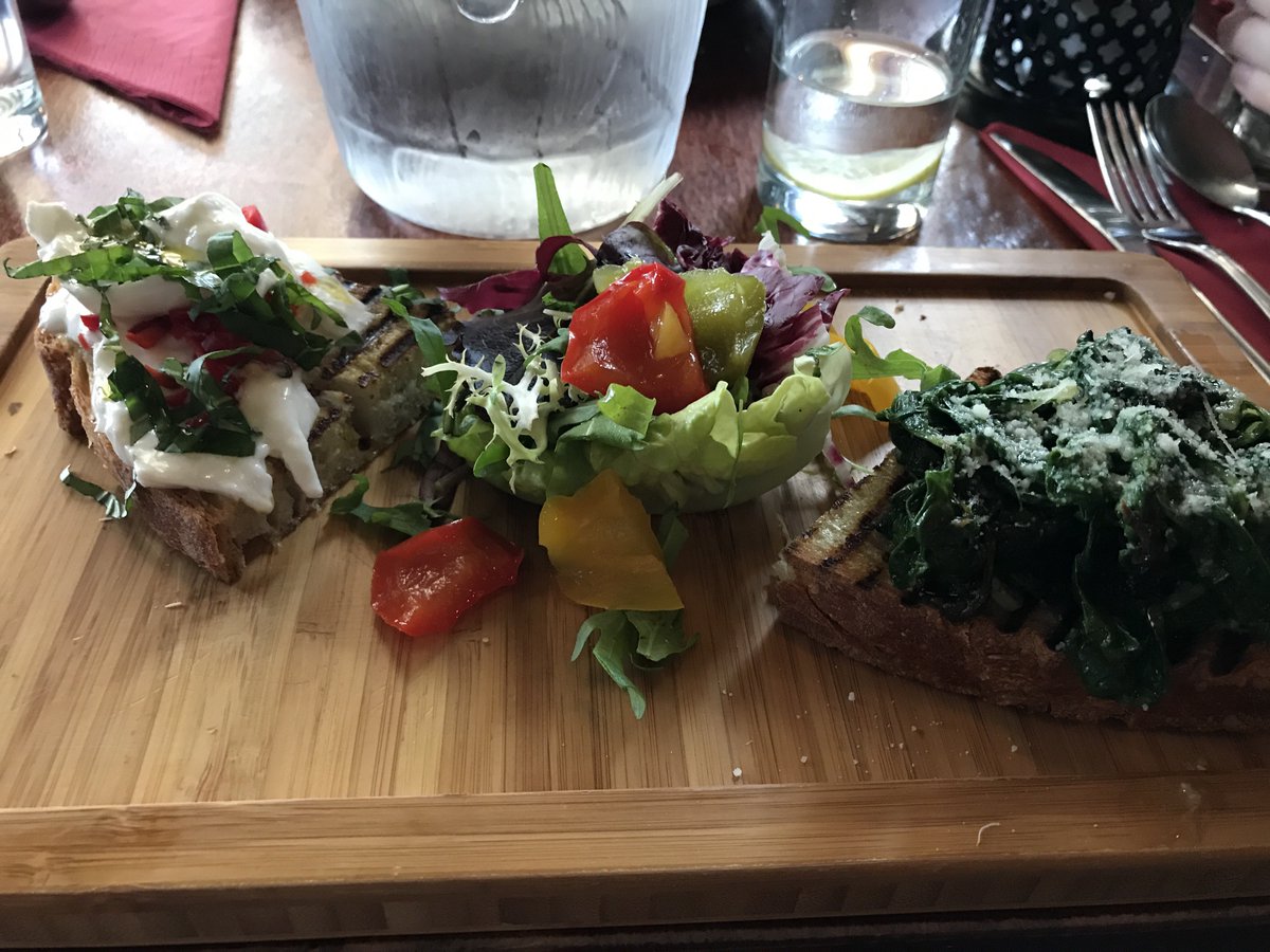 🎅It’s the last week before Christmas and you are probably tired of shopping and rushing around. Take some time to relax and enjoy some delicious food in our cozy surroundings. Book your table today: 01 492 0041  #mariosdublin #terenure  bit.ly/2uQT3Ww