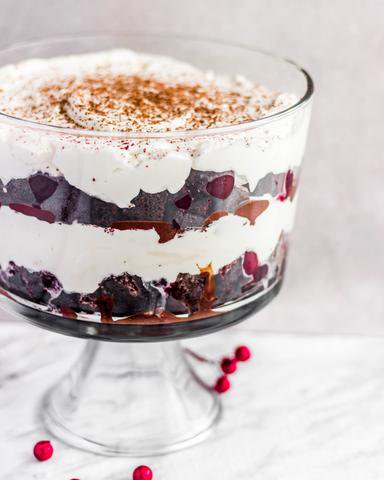 makeitglutnfree's tweet photo. 12 Treats for Christmas!
7. This Winter Black Forest Trifle is a delicious dessert everyone can enjoy this Christmas!
Uses Simple Mills Gluten Free Chocolate Cake &amp; Muffin mix, recipes on website. https://t.co/uvxWOu30zg