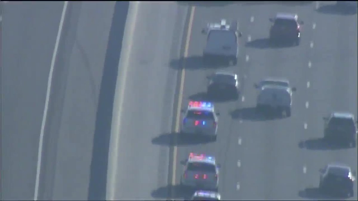 WATCH LIVE: Police pursue car on I-595 in Broward County bit.ly/2CFvGTb?utm_so… https://t.co/6wTsU0kg9F