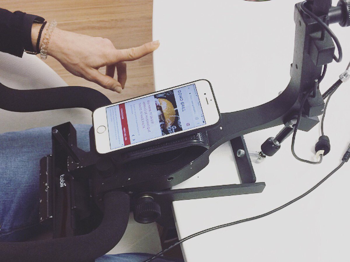 redbility's tweet photo. Pruebas de laboratorio durante el #workshop de #uxresearch del fin de semana en Redbility con @mariarenilla 🖥💻📸 
@Editeducation 
.
.
.
#editredbility #research #investigación #uxresearch #laboratorio #eyetracking https://t.co/DFJBdlMEjQ